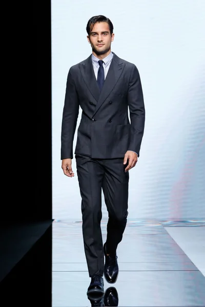 Look 10